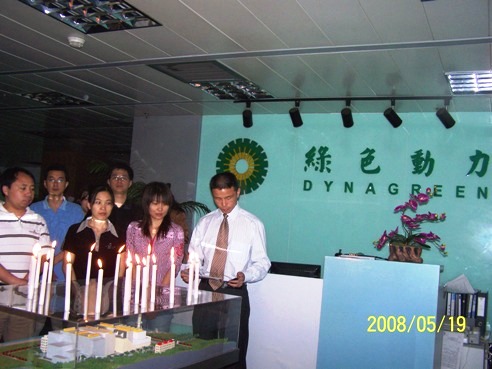 豪运国际welcome集团向导和员工为地动灾区死难同胞默哀